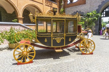 Mui Ne, Phan Thiet, Vietnam - 25 Temmuz 2020: RD Şarap Şatosu (yerel adı Lau dai ruou vang), Mui Ne 'de büyük bir tesis olan Sea Links City' de turistlerin ilgi duyduğu popüler bir yerdir..