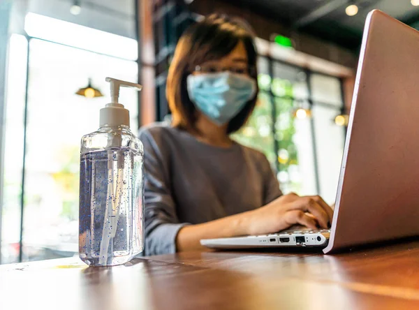 Mujer Asiática Joven Usando Computadora Portátil Que Trabaja Casa Con — Foto de Stock
