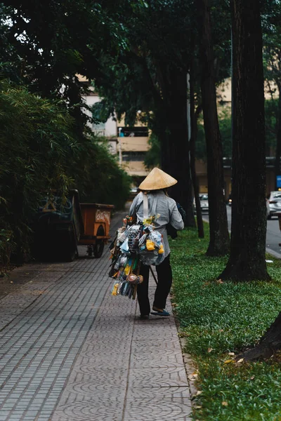 Cidade Chi Minh Vietnã Julho 2020 Mulheres Vietnamitas Vestindo Non — Fotografia de Stock