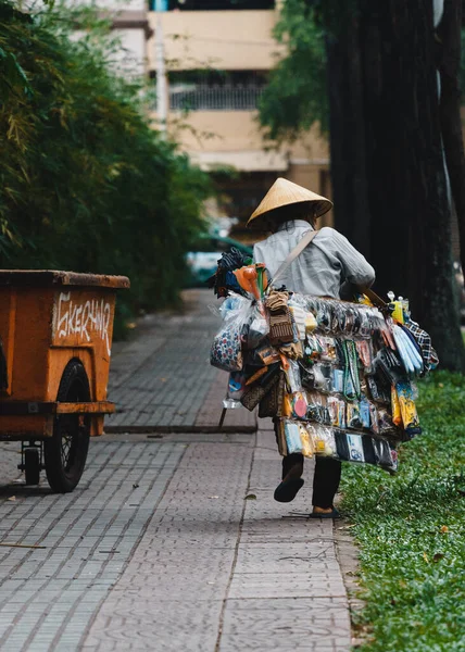 Chi Minh Şehri Vietnam Temmuz 2020 Vietnamlı Kadınlar Non Giyiyorlar — Stok fotoğraf