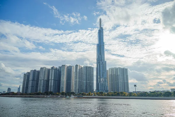 Bela Vista Azul Céu Marco Arranha Céu Super Alto Centro — Fotografia de Stock