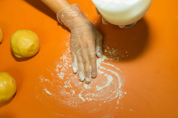 Mains Féminines Faisant Pâte Pour Mooncake Pâtisserie Gâteau Lune Cantonaise — Photo