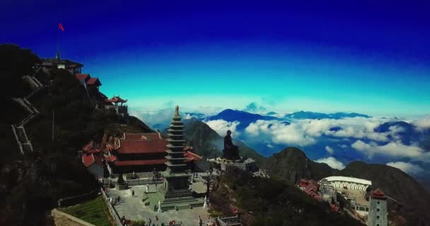 Luchtfoto Architectuur Van Tempel Pagode Top Van Fansipan Berg Met — Stockvideo