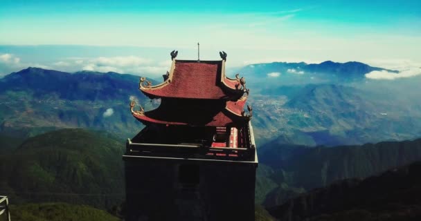 Vista Aérea Arquitectura Del Templo Pagoda Cima Montaña Fansipan Con — Vídeo de stock