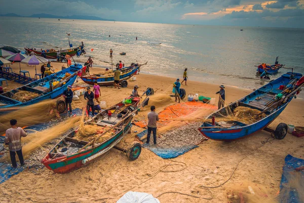 Vung Tau Vietnã Agosto 2020 Visão Dos Pescadores Locais Empurrando — Fotografia de Stock