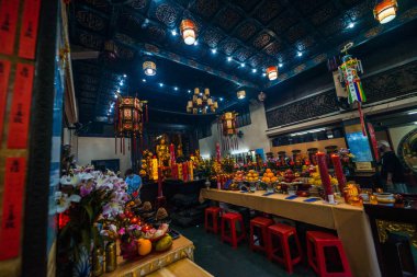 Ho Chi Minh, Vietnam - 31 Ağustos 2020: Thousand Buddha Temple veya Chua Van Phat pagoda in District 5, Ho Chi Minh City, Vietnam 31 Ağustos 2020