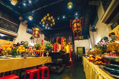 Ho Chi Minh, Vietnam - 31 Ağustos 2020: Thousand Buddha Temple veya Chua Van Phat pagoda in District 5, Ho Chi Minh City, Vietnam 31 Ağustos 2020