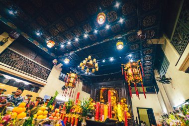 Ho Chi Minh, Vietnam - 31 Ağustos 2020: Thousand Buddha Temple veya Chua Van Phat pagoda in District 5, Ho Chi Minh City, Vietnam 31 Ağustos 2020