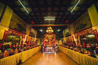 Ho Chi Minh, Vietnam - 31 Ağustos 2020: Thousand Buddha Temple veya Chua Van Phat pagoda in District 5, Ho Chi Minh City, Vietnam 31 Ağustos 2020