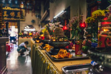 Ho Chi Minh, Vietnam - 31 Ağustos 2020: Thousand Buddha Temple veya Chua Van Phat pagoda in District 5, Ho Chi Minh City, Vietnam 31 Ağustos 2020