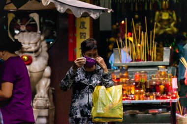 Ho Chi Minh, Vietnam - 31 Ağustos 2020: 31 Ağustos 2020 'de insanlar 5. Mıntıka, Ho Chi Minh City, Vietnam' daki 1000 Buda Tapınağı veya Chua Van Phat pagoda 'yı ziyaret ediyor.