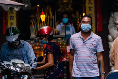 Ho Chi Minh, Vietnam - 31 Ağustos 2020: 31 Ağustos 2020 'de insanlar 5. Mıntıka, Ho Chi Minh City, Vietnam' daki 1000 Buda Tapınağı veya Chua Van Phat pagoda 'yı ziyaret ediyor.
