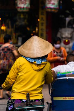 Ho Chi Minh, Vietnam - 31 Ağustos 2020: 31 Ağustos 2020 'de insanlar 5. Mıntıka, Ho Chi Minh City, Vietnam' daki 1000 Buda Tapınağı veya Chua Van Phat pagoda 'yı ziyaret ediyor.