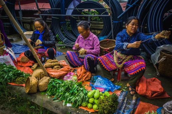 モックチャウ ソンラ県 ベトナム 2020年9月27日 ベトナムのソンラ県モックチャウ地区パコ市場の上昇民族のフェアで活動を売買するシーンを見る — ストック写真