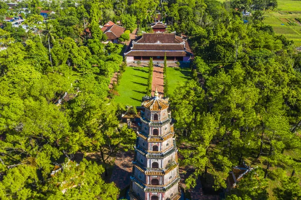 Thien Pagoda Nın Hava Manzarası Hue Şehrindeki Antik Tapınaklardan Biridir — Stok fotoğraf