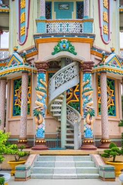 Tay Ninh vilayeti, Vietnam - 01 Ekim 2020: Tay Ninh vilayetinde bir Cao Dai Tapınağı 'nın dışında mimarlık ve dekorasyon, ho chi minh şehri, Vietnam