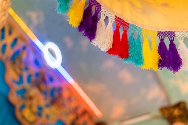 Tay Ninh vilayeti, Vietnam - 01 Ekim 2020: Tay Ninh vilayetinde bir Cao Dai Tapınağı içinde iç mimari ve dekorasyon, ho chi minh şehri, Vietnam