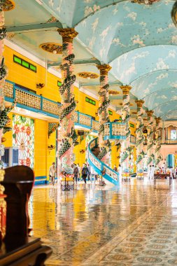 Tay Ninh vilayeti, Vietnam - 01 Ekim 2020: Tay Ninh vilayetinde bir Cao Dai Tapınağı içinde iç mimari ve dekorasyon, ho chi minh şehri, Vietnam