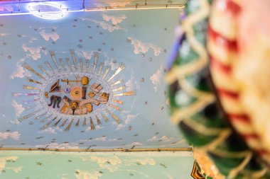 Tay Ninh vilayeti, Vietnam - 01 Ekim 2020: Tay Ninh vilayetinde bir Cao Dai Tapınağı içinde iç mimari ve dekorasyon, ho chi minh şehri, Vietnam