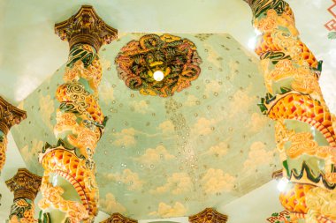 Tay Ninh vilayeti, Vietnam - 01 Ekim 2020: Tay Ninh vilayetinde bir Cao Dai Tapınağı içinde iç mimari ve dekorasyon, ho chi minh şehri, Vietnam