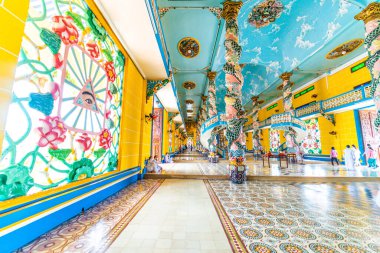Tay Ninh vilayeti, Vietnam - 01 Ekim 2020: Tay Ninh vilayetinde bir Cao Dai Tapınağı içinde iç mimari ve dekorasyon, ho chi minh şehri, Vietnam