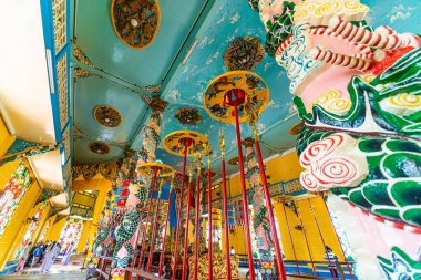 Tay Ninh vilayeti, Vietnam - 01 Ekim 2020: Tay Ninh vilayetinde bir Cao Dai Tapınağı içinde iç mimari ve dekorasyon, ho chi minh şehri, Vietnam