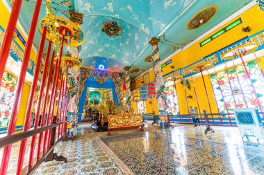 Tay Ninh vilayeti, Vietnam - 01 Ekim 2020: Tay Ninh vilayetinde bir Cao Dai Tapınağı içinde iç mimari ve dekorasyon, ho chi minh şehri, Vietnam