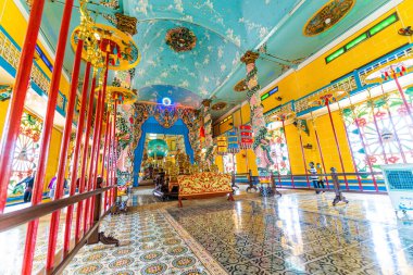 Tay Ninh vilayeti, Vietnam - 01 Ekim 2020: Tay Ninh vilayetinde bir Cao Dai Tapınağı içinde iç mimari ve dekorasyon, ho chi minh şehri, Vietnam