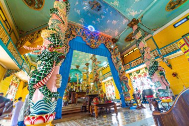Tay Ninh vilayeti, Vietnam - 01 Ekim 2020: Tay Ninh vilayetinde bir Cao Dai Tapınağı içinde iç mimari ve dekorasyon, ho chi minh şehri, Vietnam