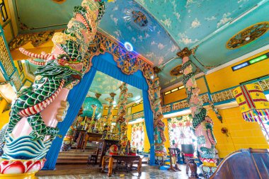 Tay Ninh vilayeti, Vietnam - 01 Ekim 2020: Tay Ninh vilayetinde bir Cao Dai Tapınağı içinde iç mimari ve dekorasyon, ho chi minh şehri, Vietnam