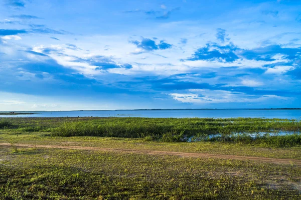 Vista Belo Pôr Sol Com Céu Azul Lago Dau Tieng — Fotografia de Stock