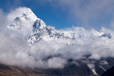 Mt. Ama Dabla yolu üzerinden Cho La geçidi, Solu Khumbu, Nepal görünümünü