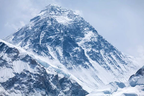 Summit of Mt. Эверест из Кала-Паттхара, Солу-Кхумбу, Непал — стоковое фото