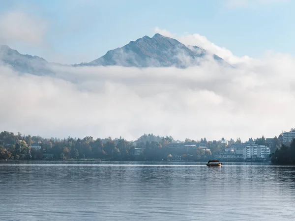 Vue Paysage Bateau Naviguant Sur Eau Lac Bled Slovénie Forteresse — Photo