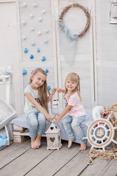 Beste Zussen Ter Wereld Twee Kleine Blonde Meisjes Spelen Met — Stockfoto