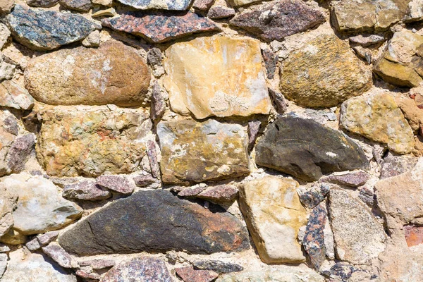 Vecchio irregolare, grezzo, muro di pietra di granito irregolare. Sfondo naturale strutturato. — Foto Stock