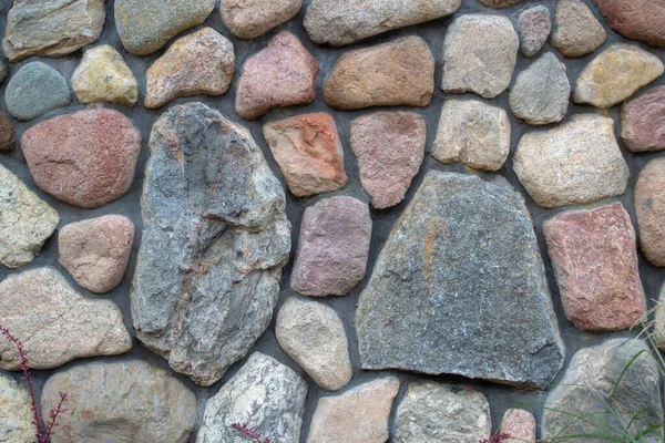 Fragmento Uma Parede Pedra Colorida Pedra Texturizada Natural Grande Contexto — Fotografia de Stock