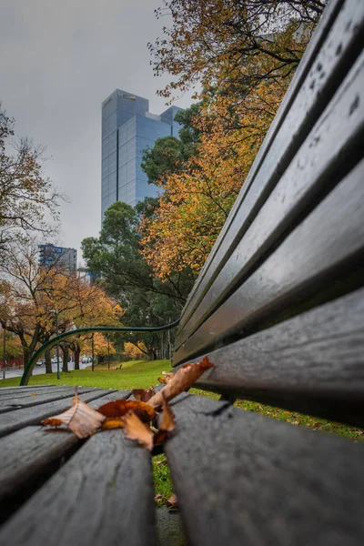 MELBOURNE, AUSTRALYA - 23 Mayıs 2020: Melbourne CBD 'deki inşaata giden plaj panelleri