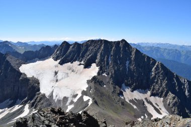 Pseashcho Dağı. Zirveden görüntü. Sochi, Krasnaya Polana. Batı Kafkasya. - Rusya. Yaz zamanı, 2018. 