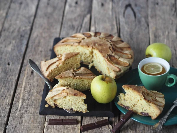 Homemade Cake Apple Pie Kitchen Dark Board Apples Chocolate Tea — Stock Photo, Image