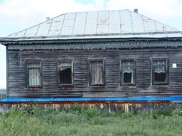 Старый Разрушенный Деревянный Дом Деревне — стоковое фото