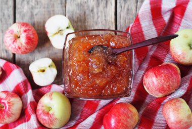 Hayat elmalı tarçınlı ve elmalı reçelli.