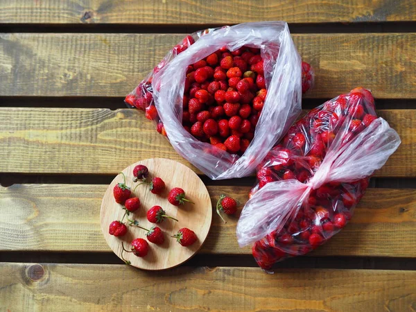 Processo Preparazione Delle Fragole Stoccaggio Nel Congelatore Uso Futuro Contesto — Foto Stock