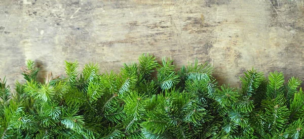 Dřevěné Prastaré Přírodní Pozadí Jedlovými Větvičkami Vánoční Novoroční Přání — Stock fotografie