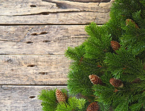 Weihnachtsgrußkarte Mit Platz Für Text Fichtenzweige Sind Auf Einem Hölzernen — Stockfoto