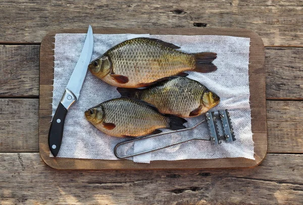 Carpa Dorada Recién Capturada Una Tabla Cortar Cocina Está Lista — Foto de Stock