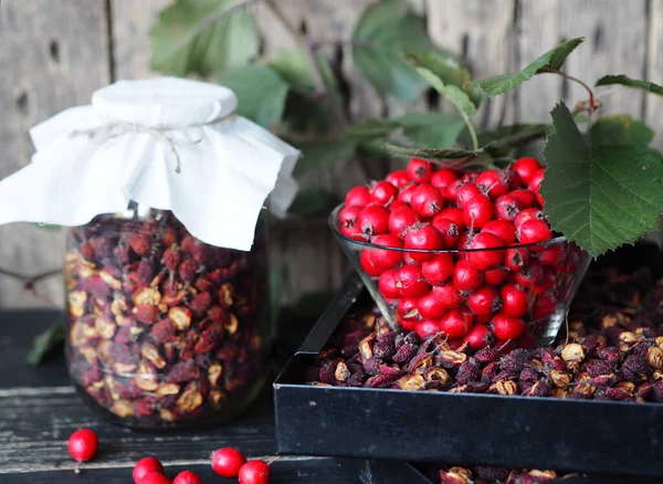 Useful Properties Hawthorn Berries Harvesting Dried Hawthorn Future Use Fresh — Stock Photo, Image