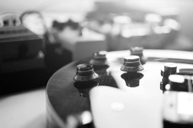  Elektro gitar makro soyut siyah-beyaz, müzik ve notalar çalardı, şarkı söylemek için.. 