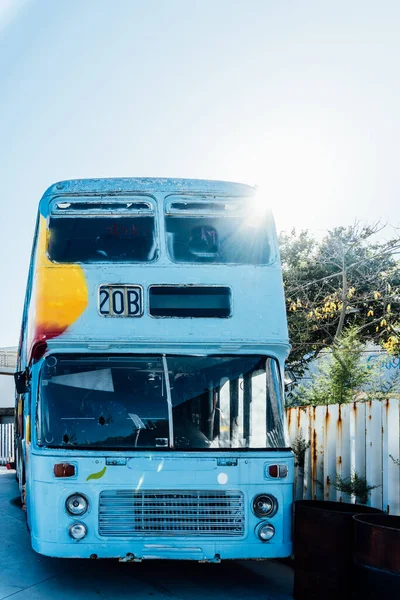 Bus Vintage Stationné Dans Skate Park Coucher Soleil Avec Soleil — Photo