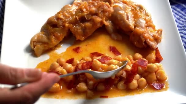Schweinefuss Eintopf Mit Kichererbsen Typisch Spanisches Gericht — Stockvideo
